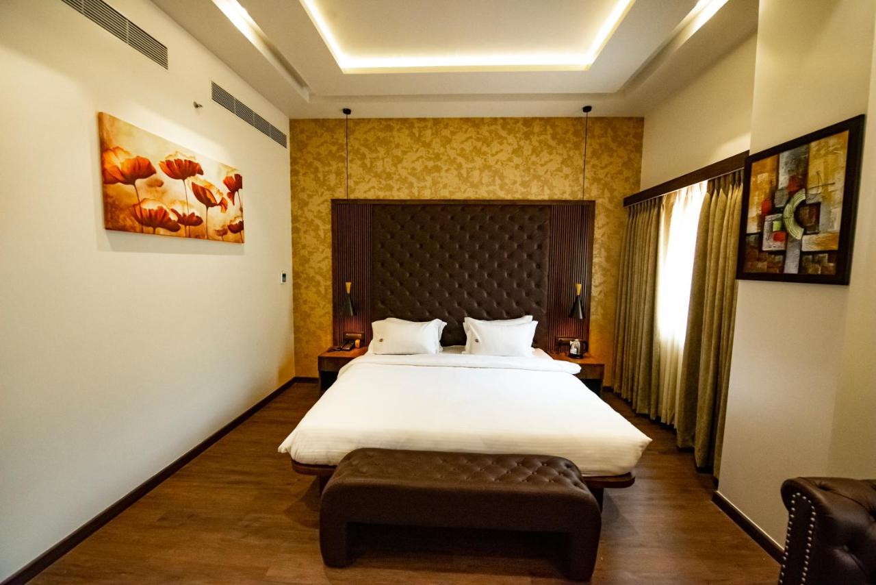 The Royal Palace Hotel 400703 Navi Mumbai Exterior photo