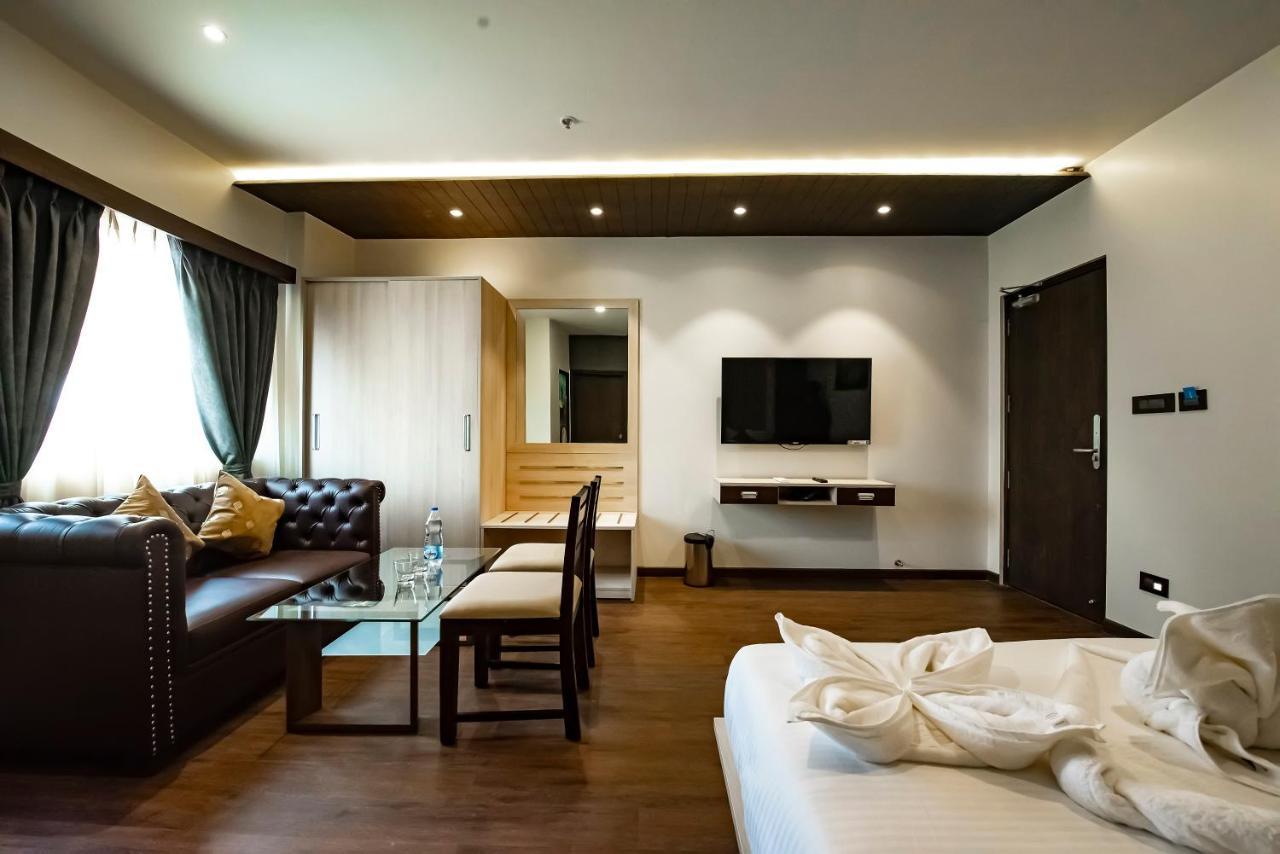 The Royal Palace Hotel 400703 Navi Mumbai Exterior photo